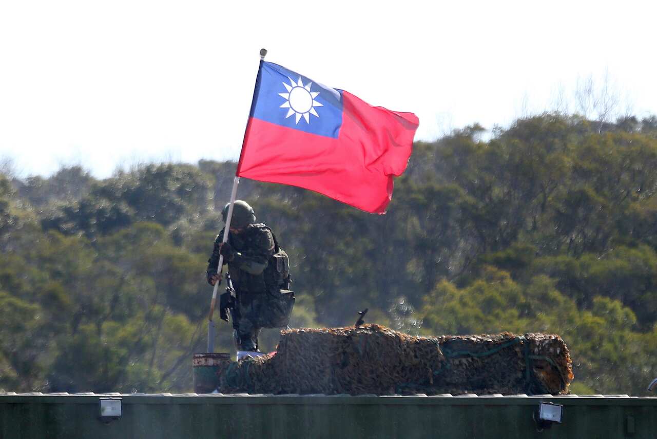 A soldier holds a Taiwan national flag during a military exercise in Hsinchu County, northern Taiwan, on 19 January, 2021. 