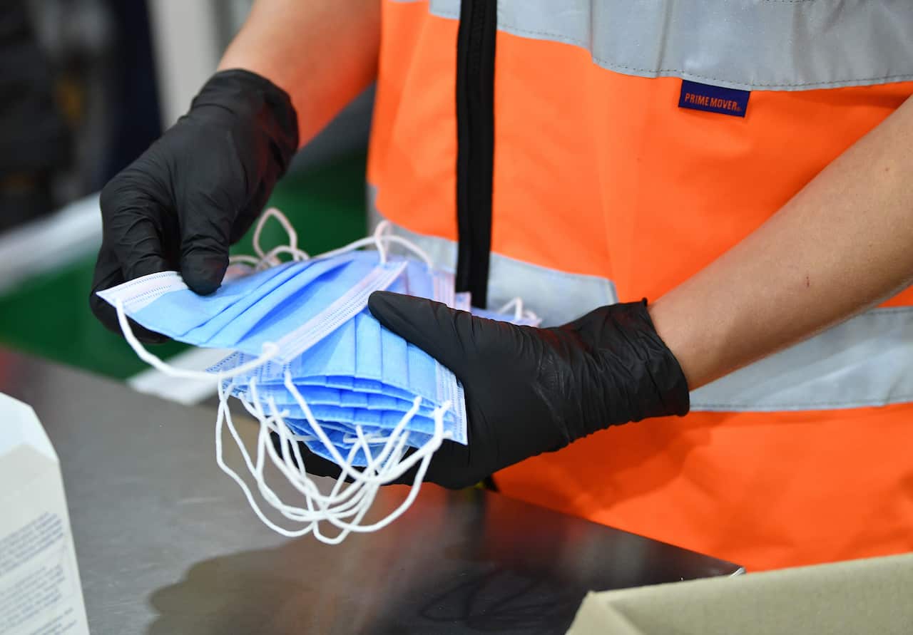 Epidemiologists discuss masks with SBS and advise on whether they should be essential.