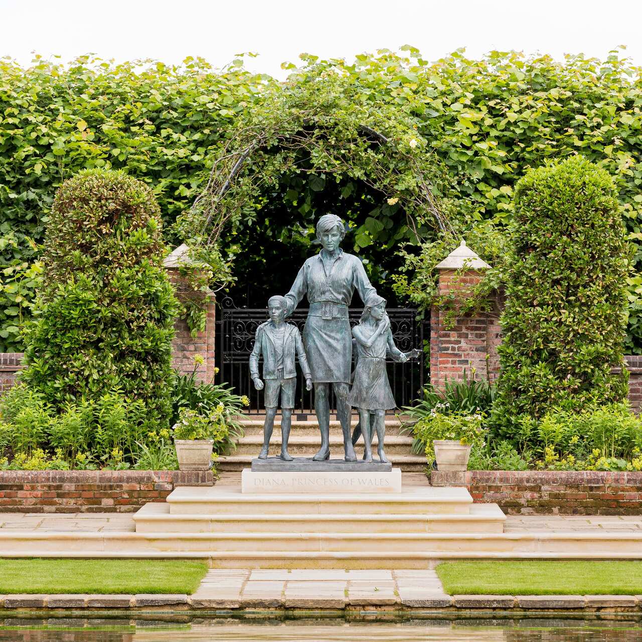 Diana statue at Kensington Palace.