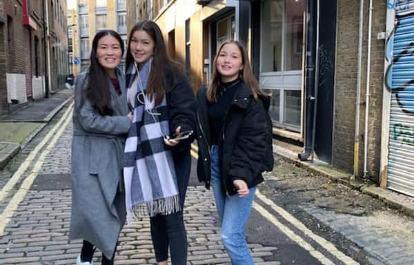 "Tôi  tập trung vào học vấn của con. Con đường học hành của tôi chỉ dừng lại ở lớp 10".