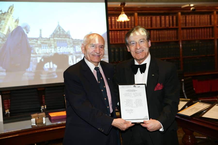 الدكتور رفعت عبيد: قام بوضع الأسس التقيمية لاعتماد المترجمين الفوريين والتحريرين في هيئة اعتماد المترجمين الفوريين من عام 1981 - 2006 في أستراليا.