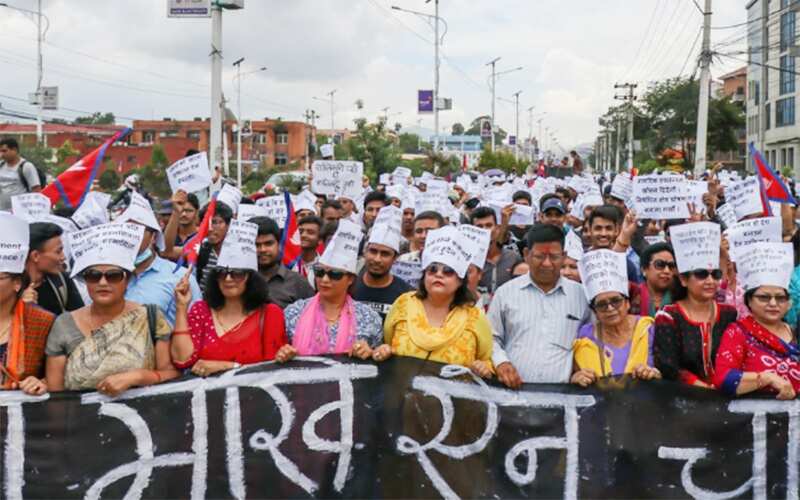 Supporters of Dr Gobinda KC demanding government meet his demands.