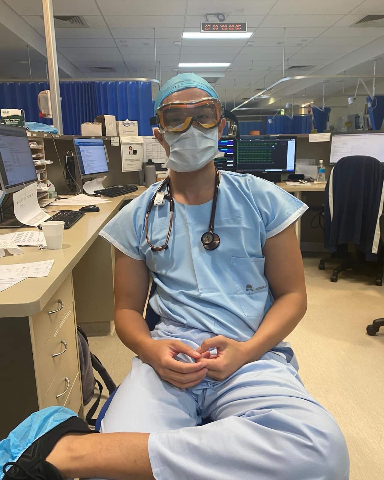 李醫生對個人防護要求非常嚴格。