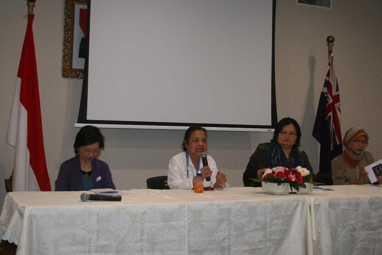 Dr Tuti Gunawan (2nd from left) leading a seminar on Women and Leadership in 2015