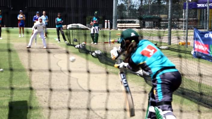 Zoha Siddiqi, bowling as a net-bowler for the Pakistan national team in Sydney.