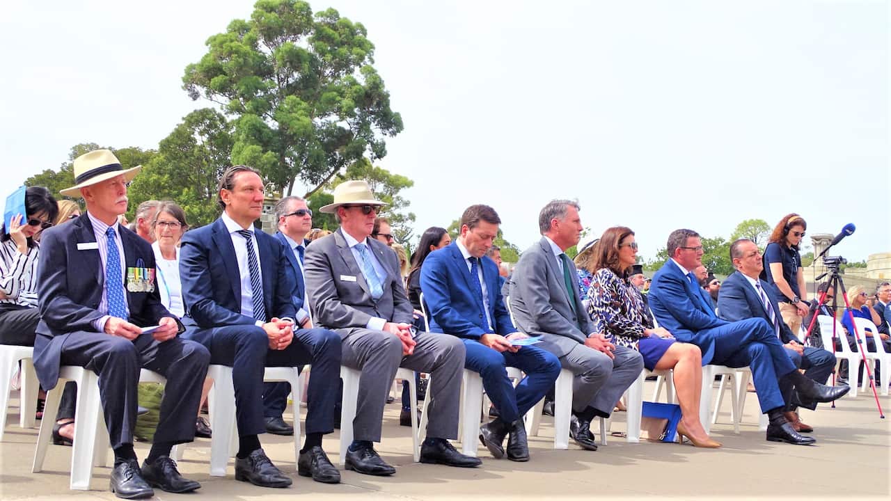 Melbourne Greeks pay tribute to the heroes of 1821, without parade and in the presence of dozens of Greek Australians. 