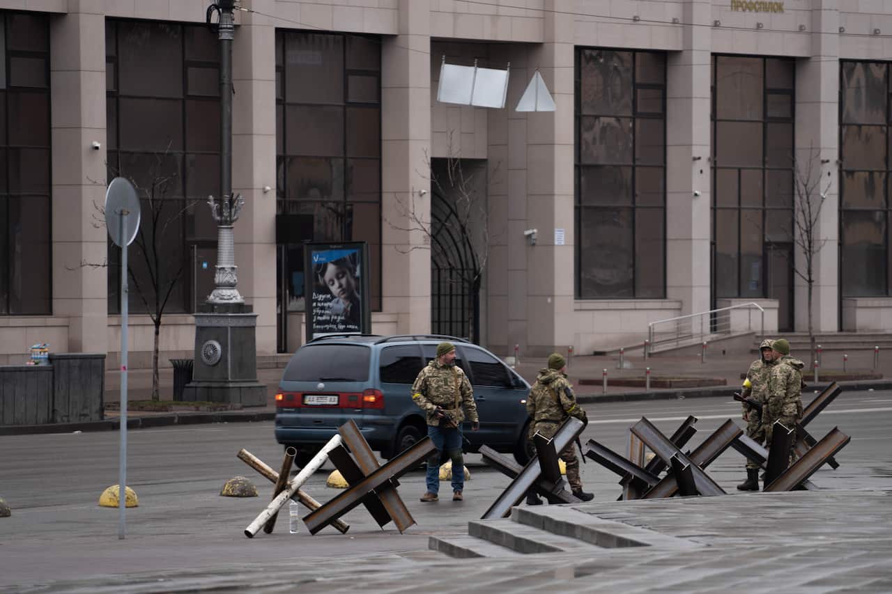 Gunman and barriers at Kyiv