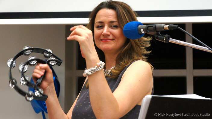 Singer Alena Cowe