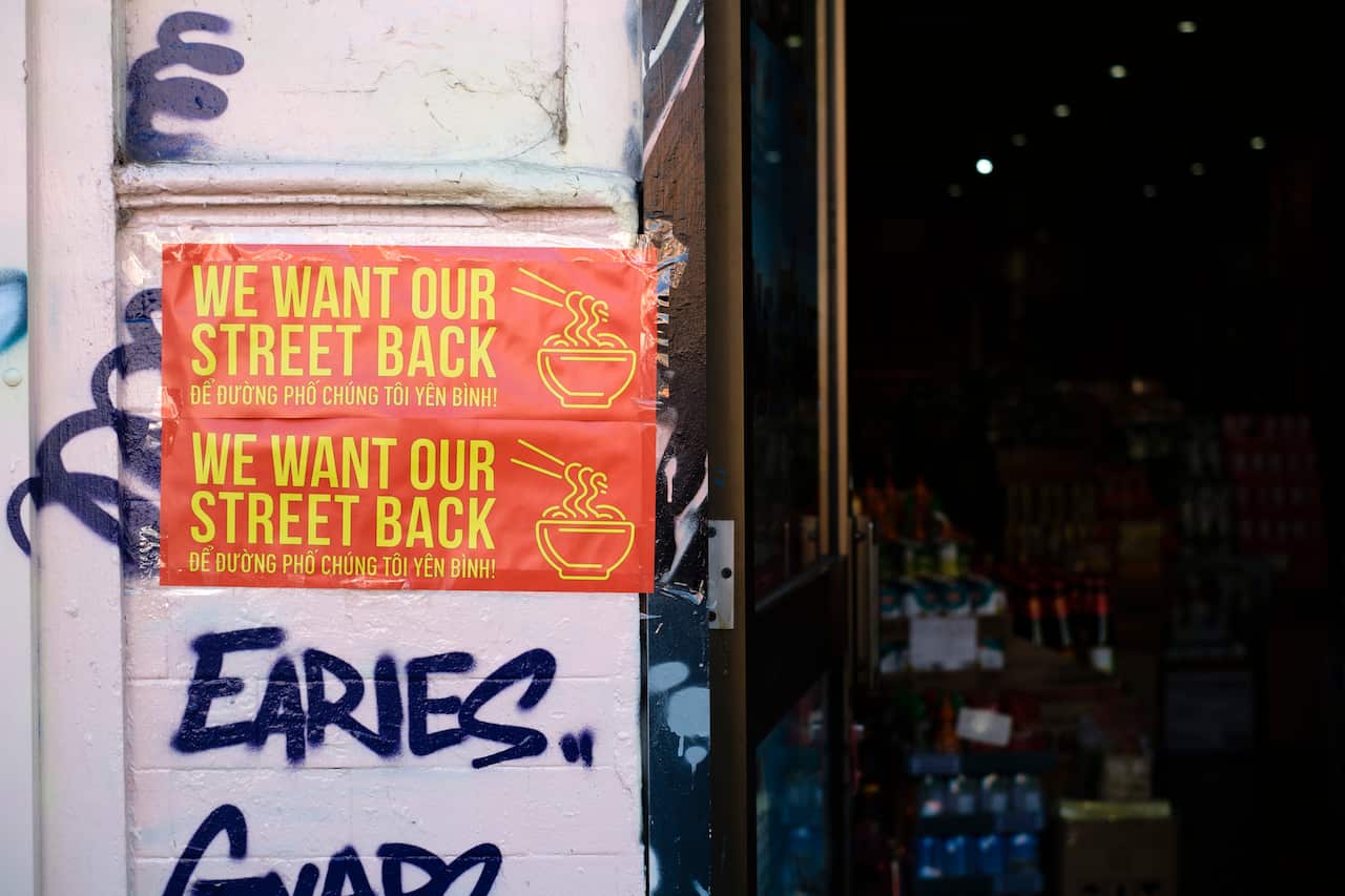 Chiến dịch “Để đường phố chúng tôi yên bình”,  do Hội thương gia Việt Nam trên đường Victoria St thực hiện