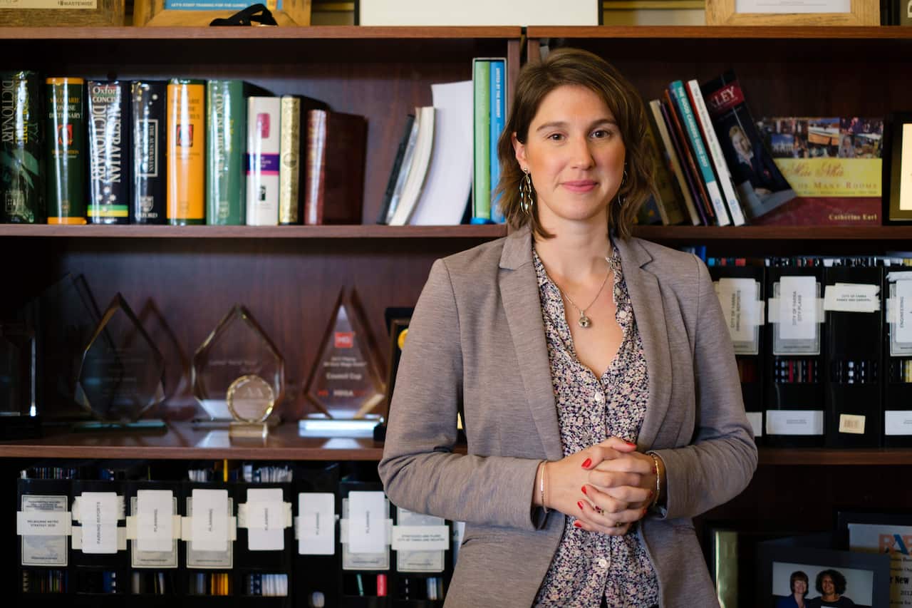 Thị trưởng hội đồng thành phố Yarra, bà Danae Bosler chia sẻ những nỗ lực của hội đồng thành phố trong việc phối hợp với chính phủ tiểu bang 