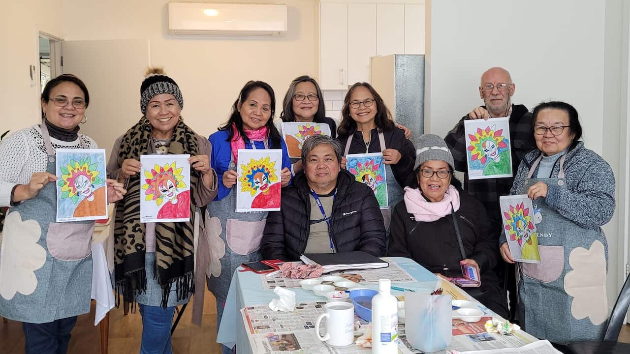Ponciano Aguilar teaching art classes