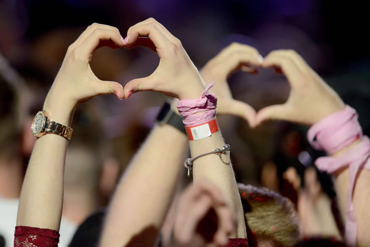 heart shapes from hands