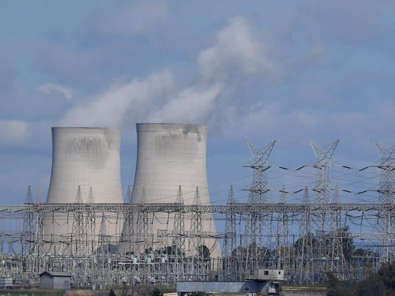 the Bayswater coal-fired power station cooling towers and wires