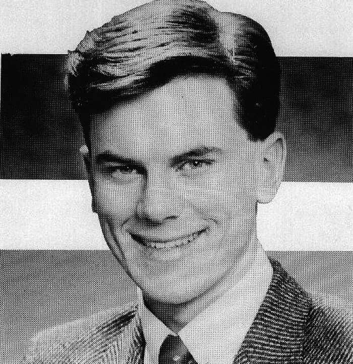 Ross Warren, a 25-year-old television newsreader with WIN Wollongong who went missing near Marks Park at Tamarama in Sydney in July 1989.
