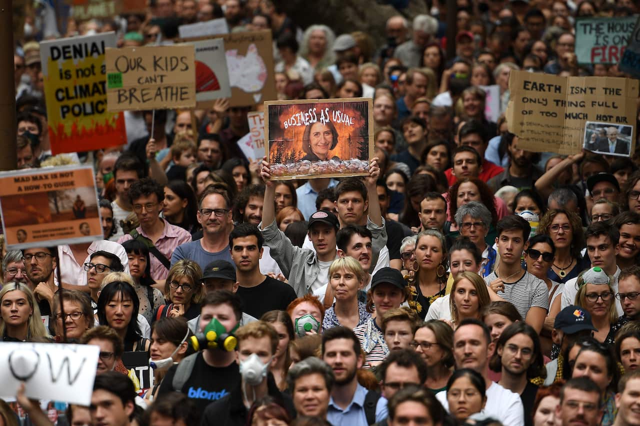 Several thousand march through Sydney's CBD, demanding political leaders do more to combat climate change. 