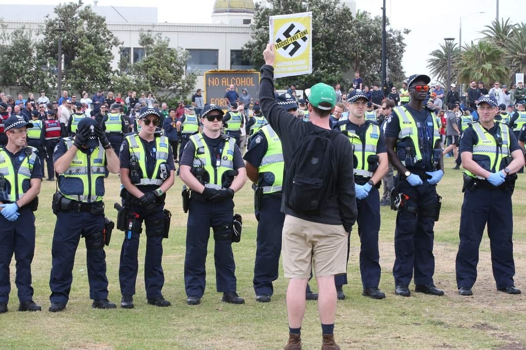 Police separated far-right groups from anti-racism demonstrators at St Kilda beach.