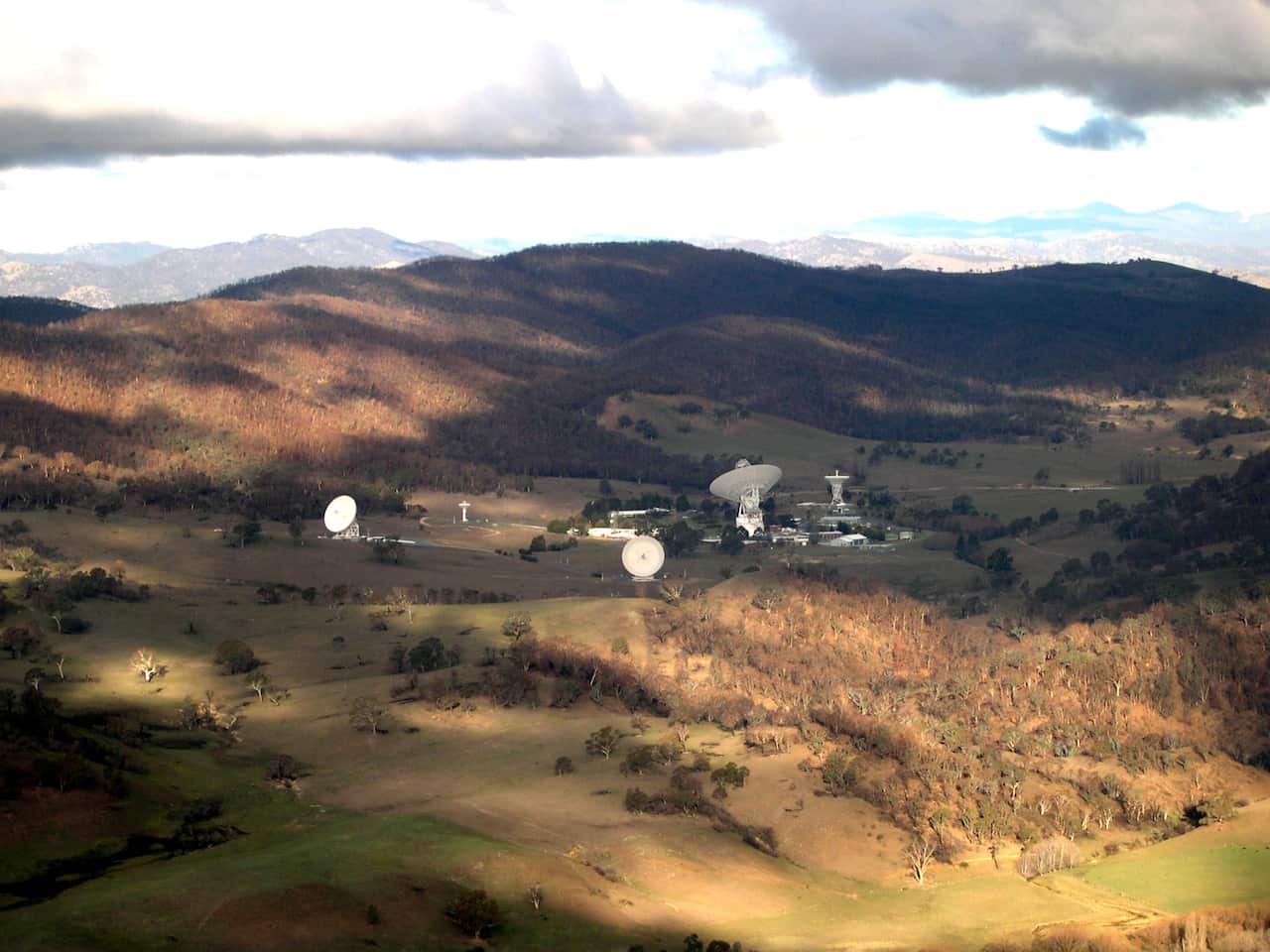 報告建議建立電磁場保護區，如美國太空總置一些需要避免電磁場干擾的地區。