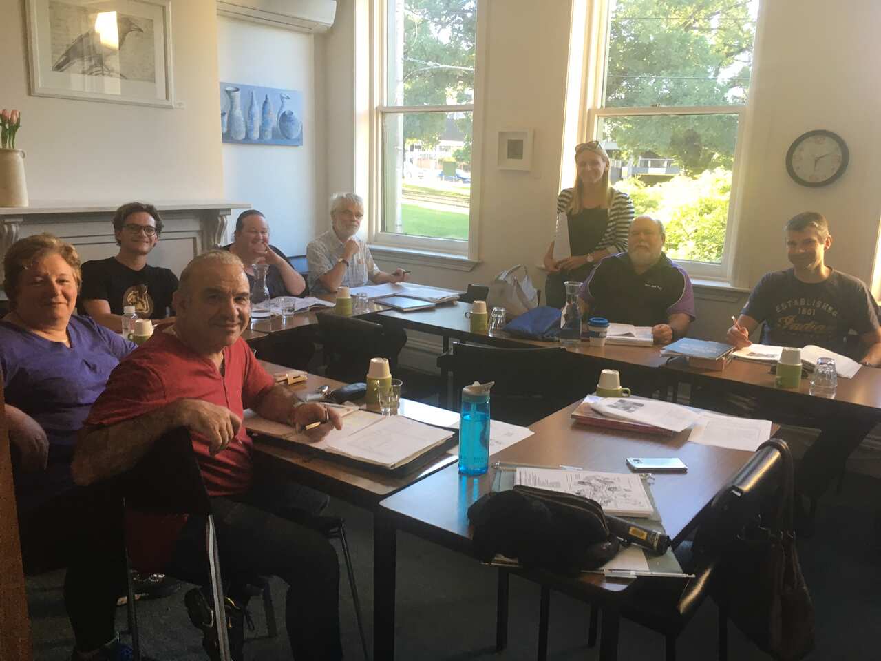 Lehrerin Angelika Fellner (hinten) mit ihrer Klasse