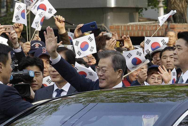 South Korean President Moon Jae-in waves as he leaves to meet with North Korean leader Kim Jong Un near presidential Blue House in Seoul