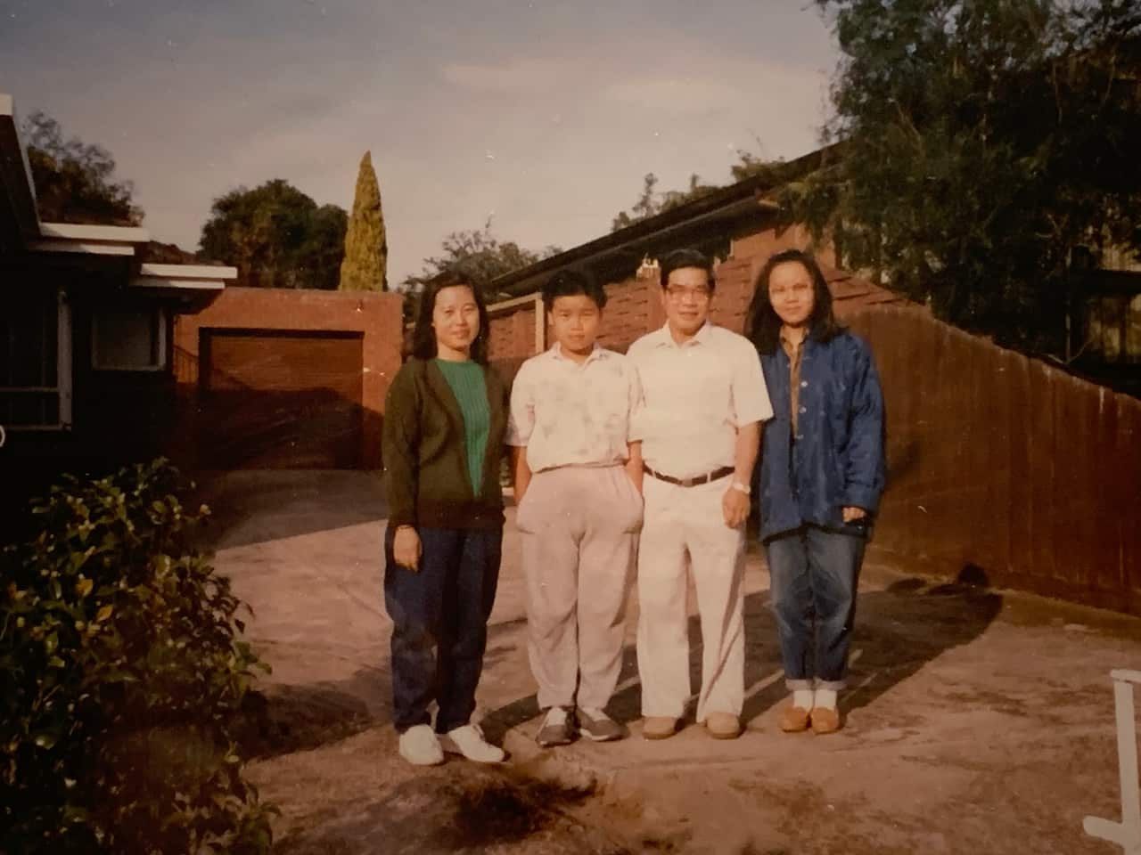 羅嘉勵（Kerry）早年隨家人由香港移民至澳洲