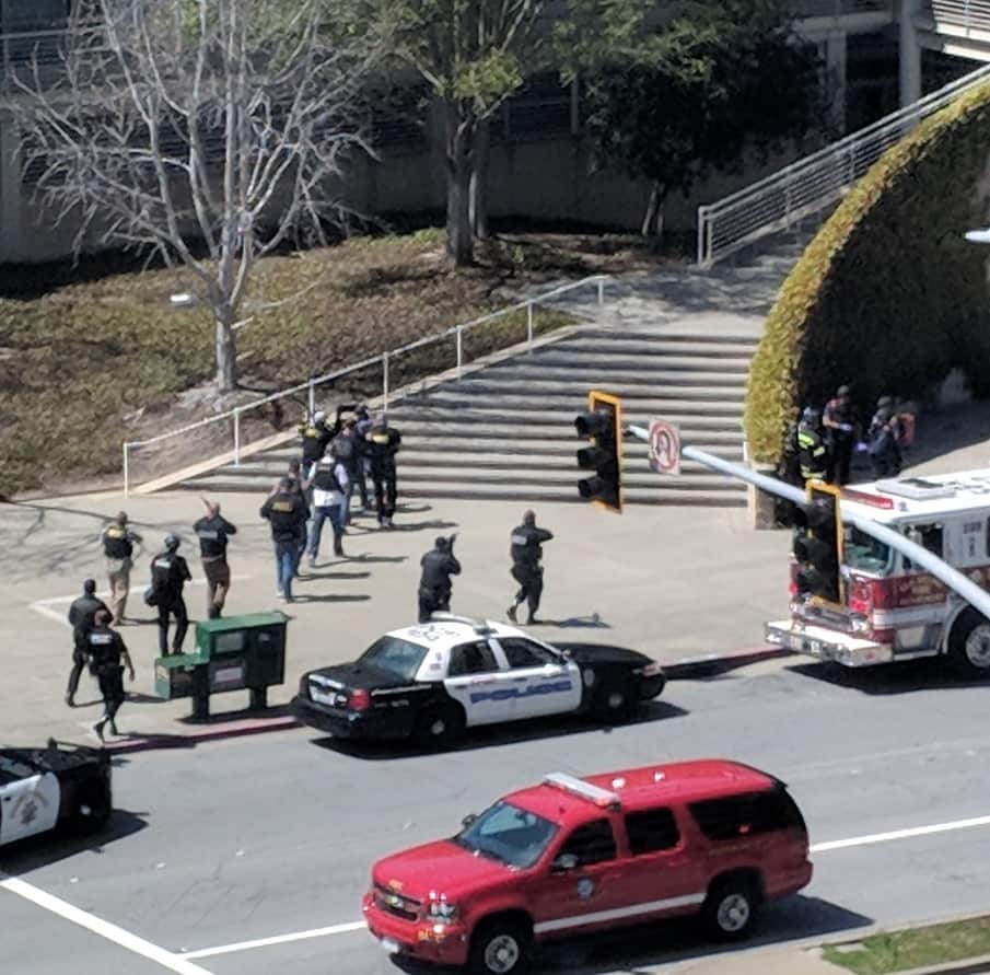 SWAT team members and police officers walk towards the YouTube headquarters on April 3, 2018 in San Bruno