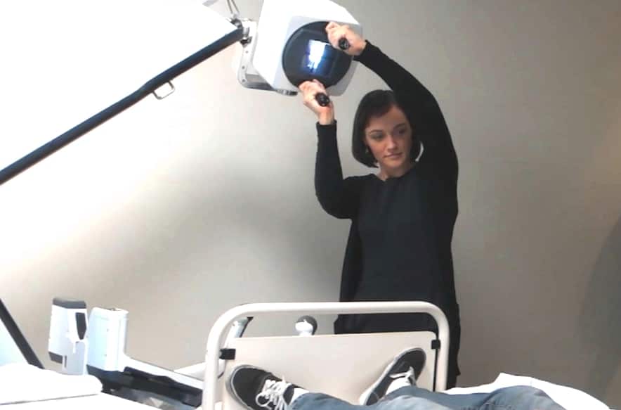 The lightweight x-ray carts are suitable for use in temporary hospital quarantine buildings.