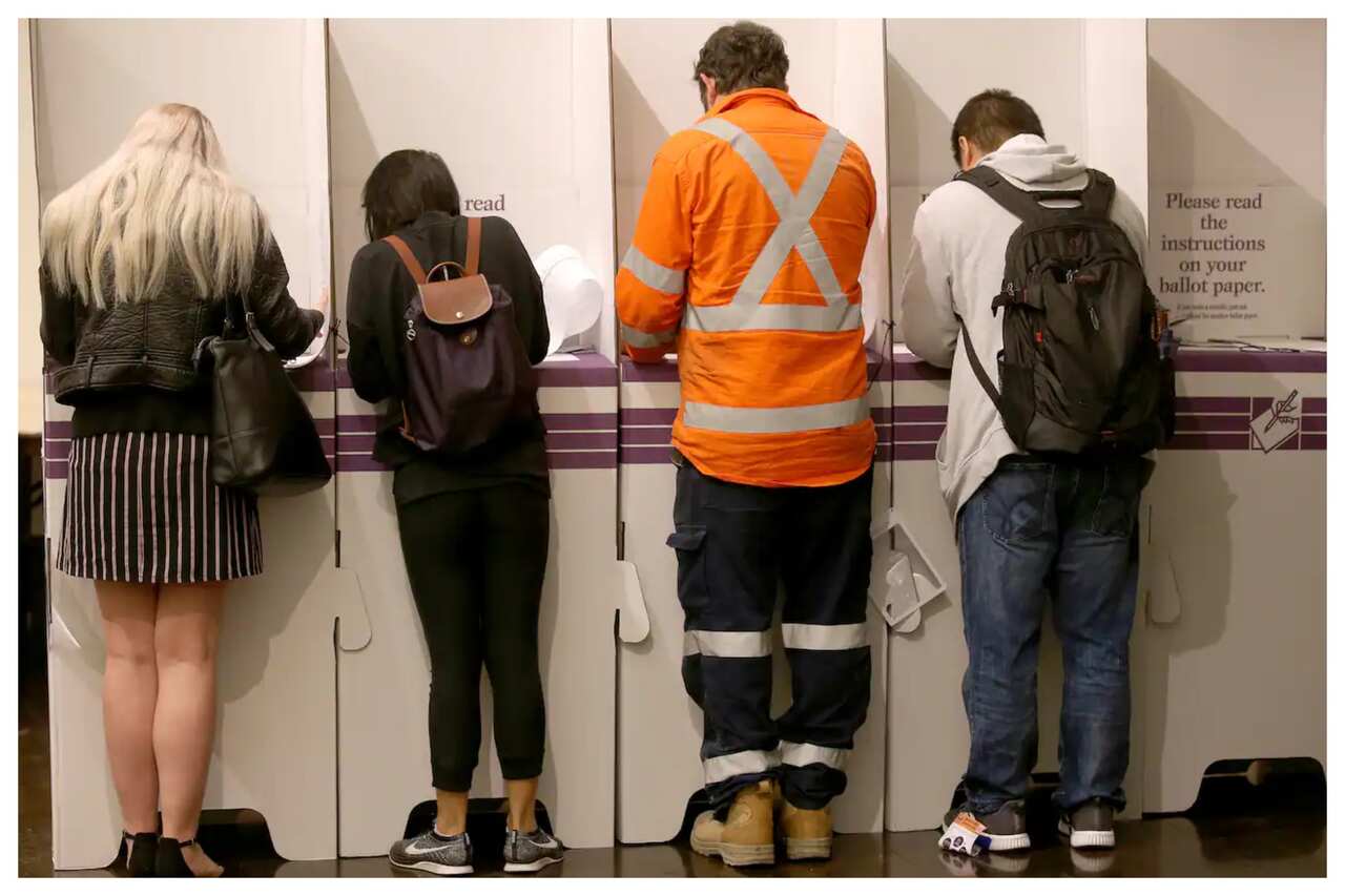 ประชาชนไปลงคะแนนเสียงเลือกตั้งที่คูหาเลือกตั้ง