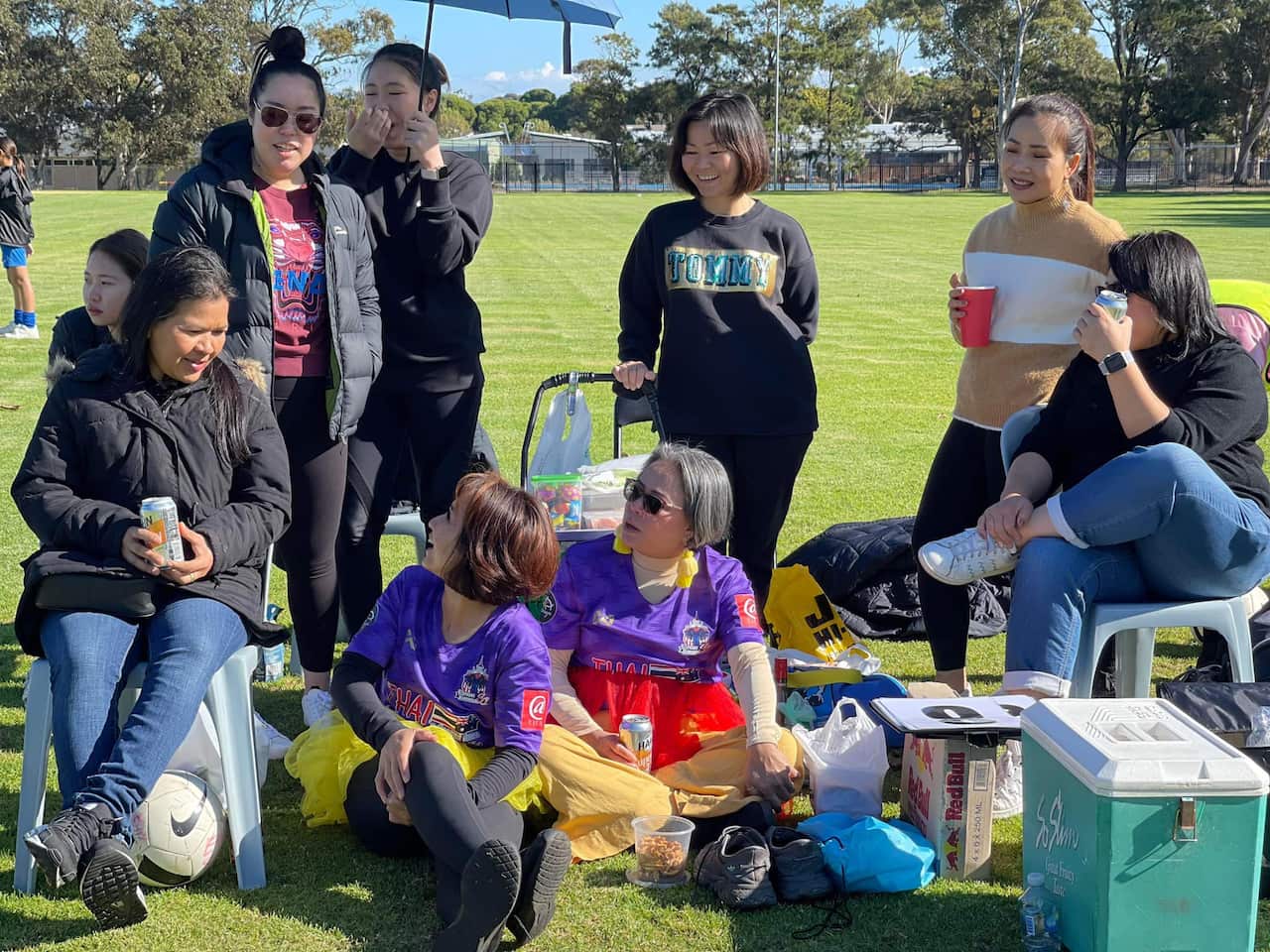 กลุ่มกองเชียร์ของทีมช้างศึก ที่สร้างสีสันให้แก่การแข่งขันฟุตบอลสมัครเล่นในชุมชนที่เซาท์ออสเตรเลียเป็นอย่างมาก