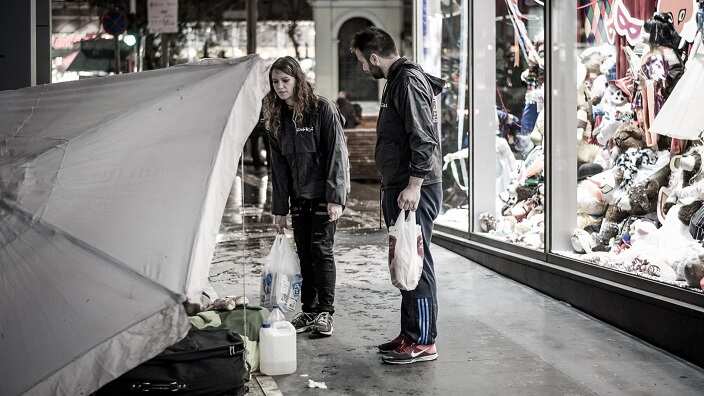 Emfasis Foundation volunteers assisting homeless people in Greece. 