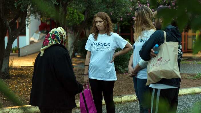 Emfasis Foundation volunteers assisting homeless people in Greece. 