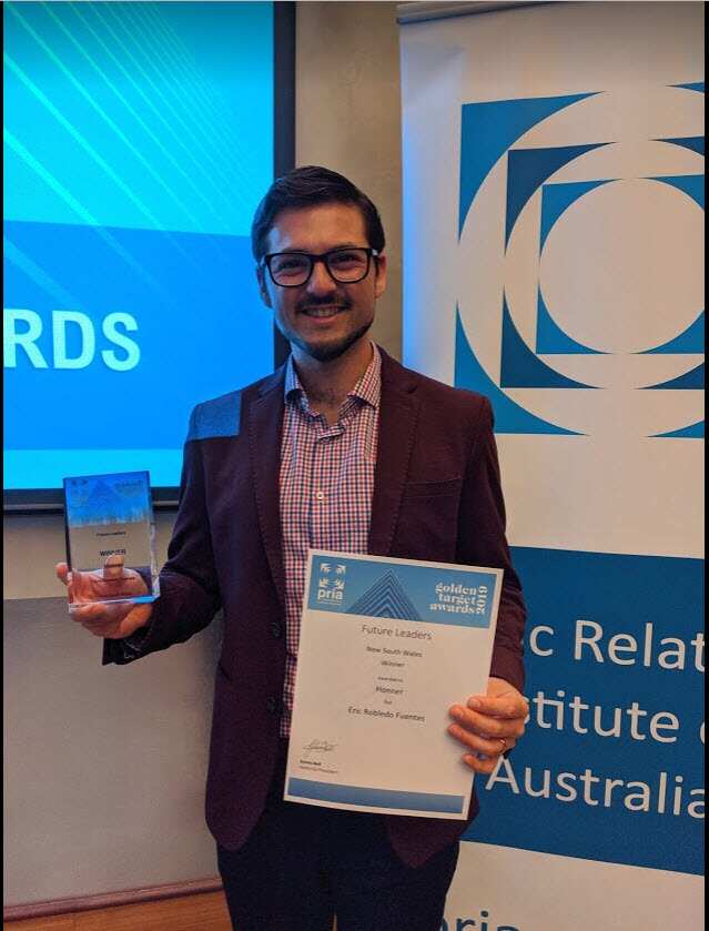 Eric Robledo con el premio PRIA en la categoría de "Future Leader" de Nueva Gales del Sur.