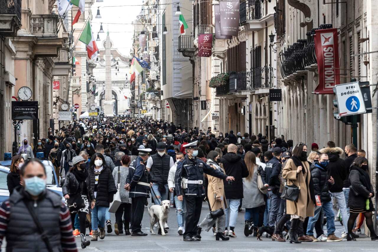 Carabinieri patrol the streets of Rome on 14 March before the new measures against the Covid-19 pandemic come into force.