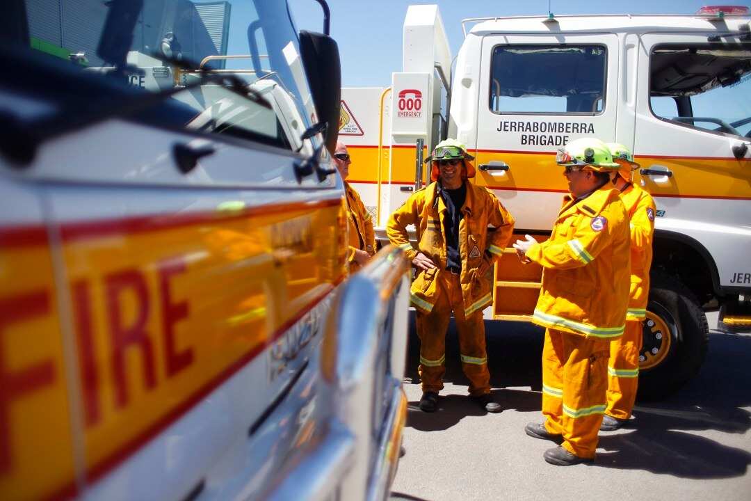 A fire is burning out of control in southwest Canberra.