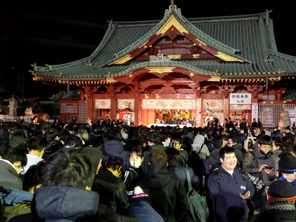 Japanese go to temples in NYE