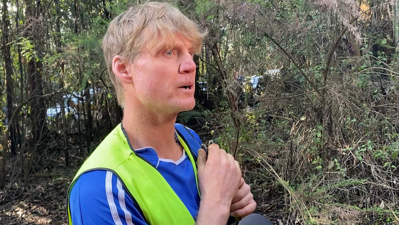 Rescuer Ben Gibbs speaking to media, Mount Disappointment in Victoria.