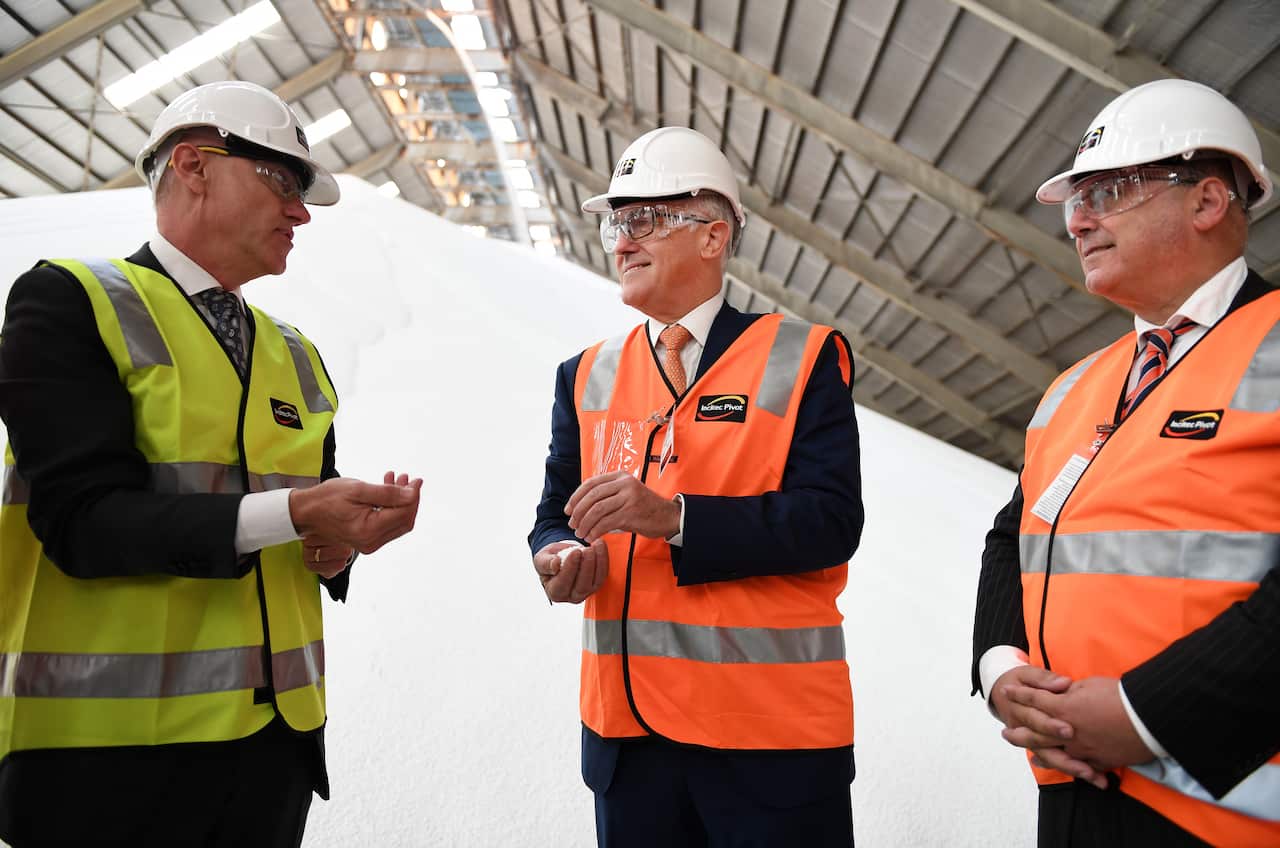 Manafacturing Australia CEO James Fazzino (L) and former Prime Minister Malcolm Turnbull during a visit to a plant in Brisbane, 2017.