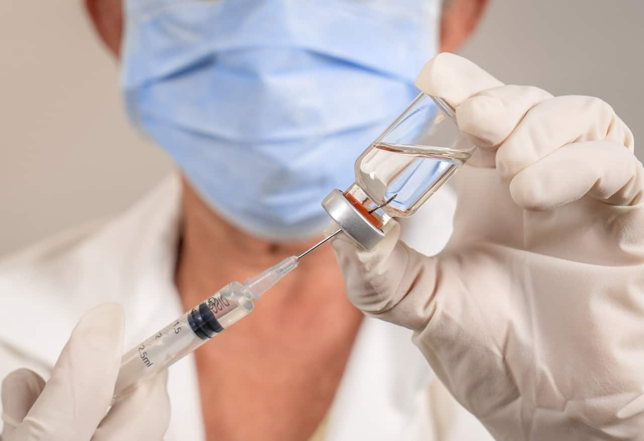 Extracting the liquid from a vaccine container