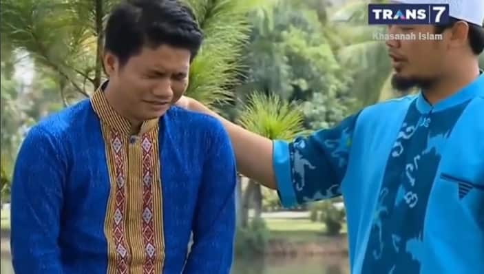 The Indonesian television program Ruqyah televises Islamic exorcisms - in this episode to "cure" an allegedly gay man. 