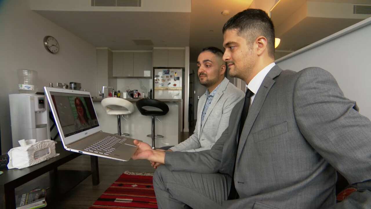 يتم منح الجنسية في احتفالات عبر الانترنت