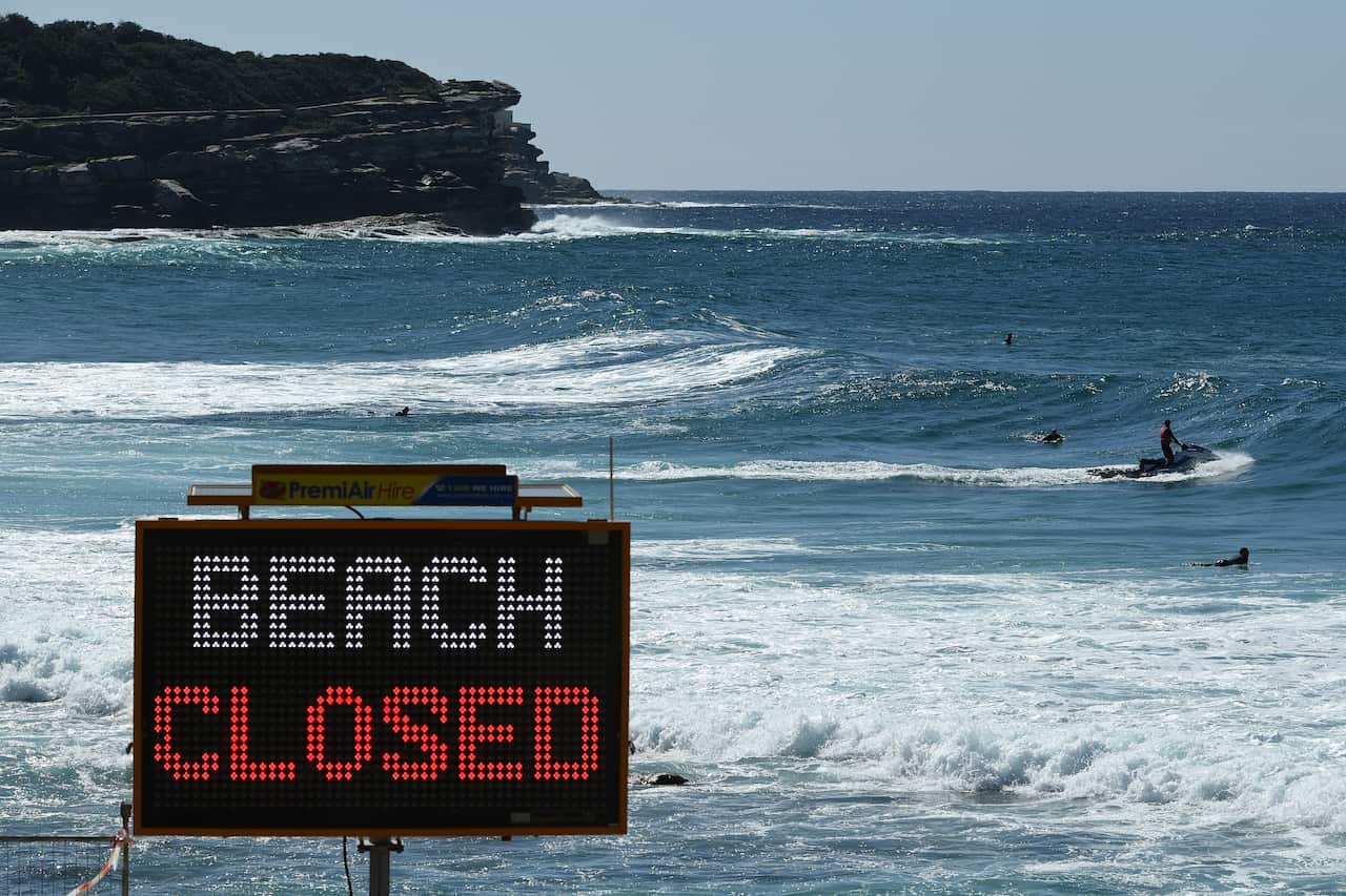Lifeguards try to remove surfers from a Sydney beach (AAP)