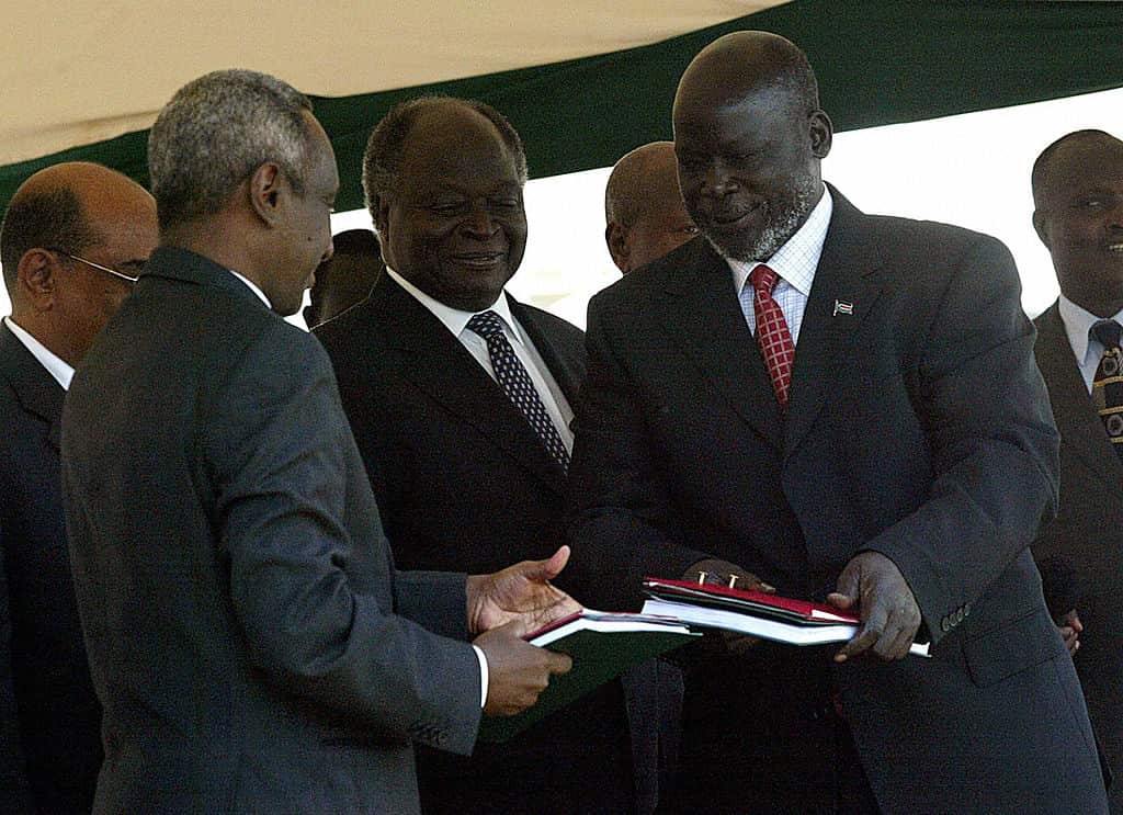 Sudanese Vice President Ali Osman Taha (L) and   Sudanese People Liberation Movement Army leader John Garang (R) on 8 January 2005.