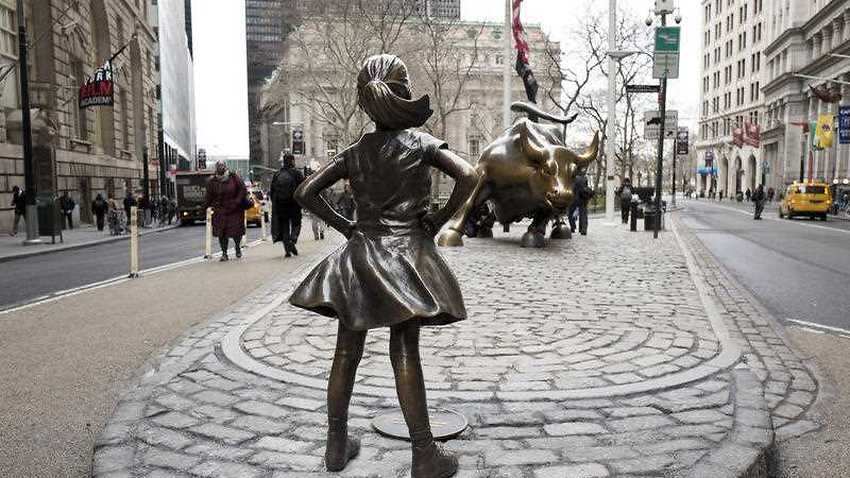 'Fearless girl' statue unveiled in Melbourne