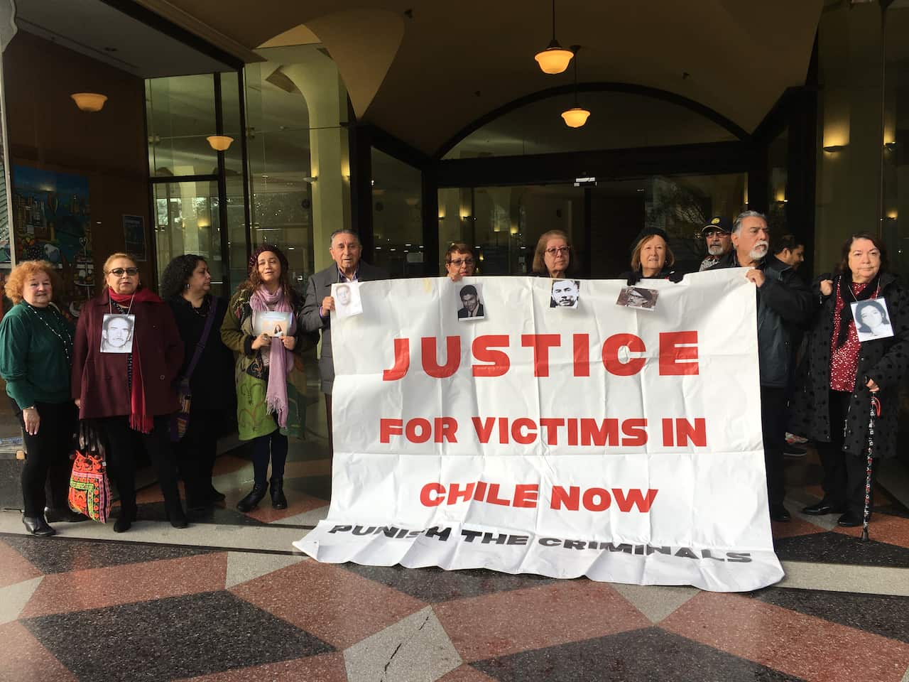 Activistas que piden la extradición de Adriana Rivas