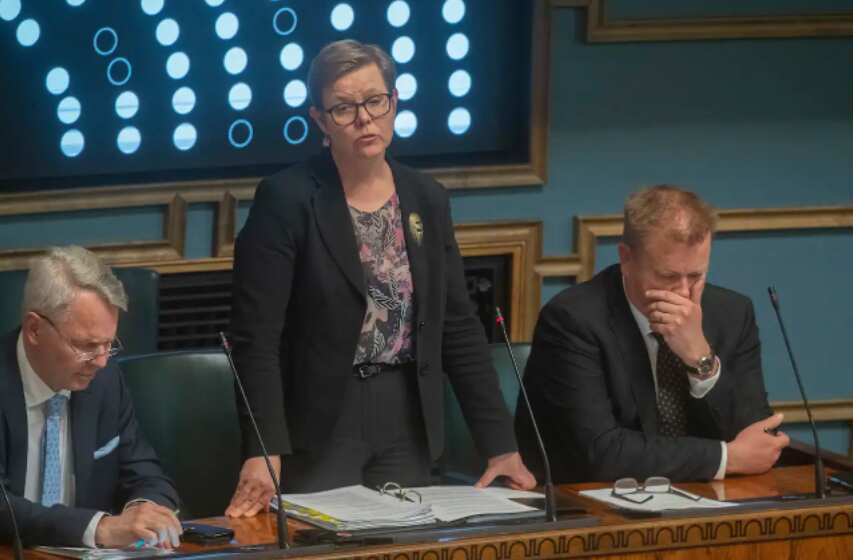 Finnish Foreign Minister Pekka Haavisto (l), Minister of the Interior Krista Mikkonen (c) and Minister of Defence Antti Kaikkonen (r) discuss NATO membership in Parliament.