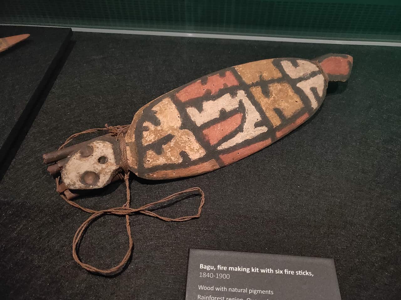 Bagu, fire making kit