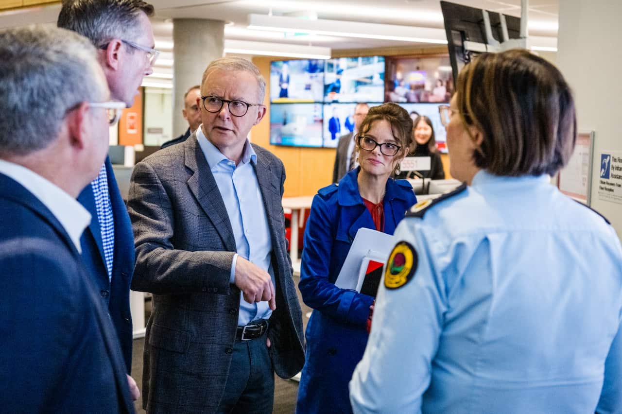 Primer ministro, Anthony Albanese, visitando sitios afectados por las recientes inundaciones de NSW.