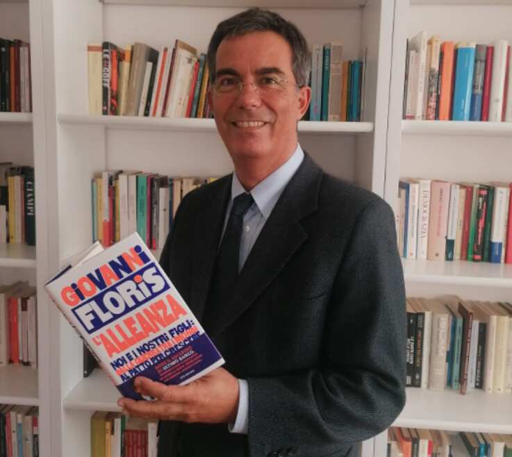 Giovanni Floris è nato a Roma il 27 dicembre 1967. Conduttore TV e scrittore, per la casa editrice Solferino ha pubblicato il libro "L'Alleanza"