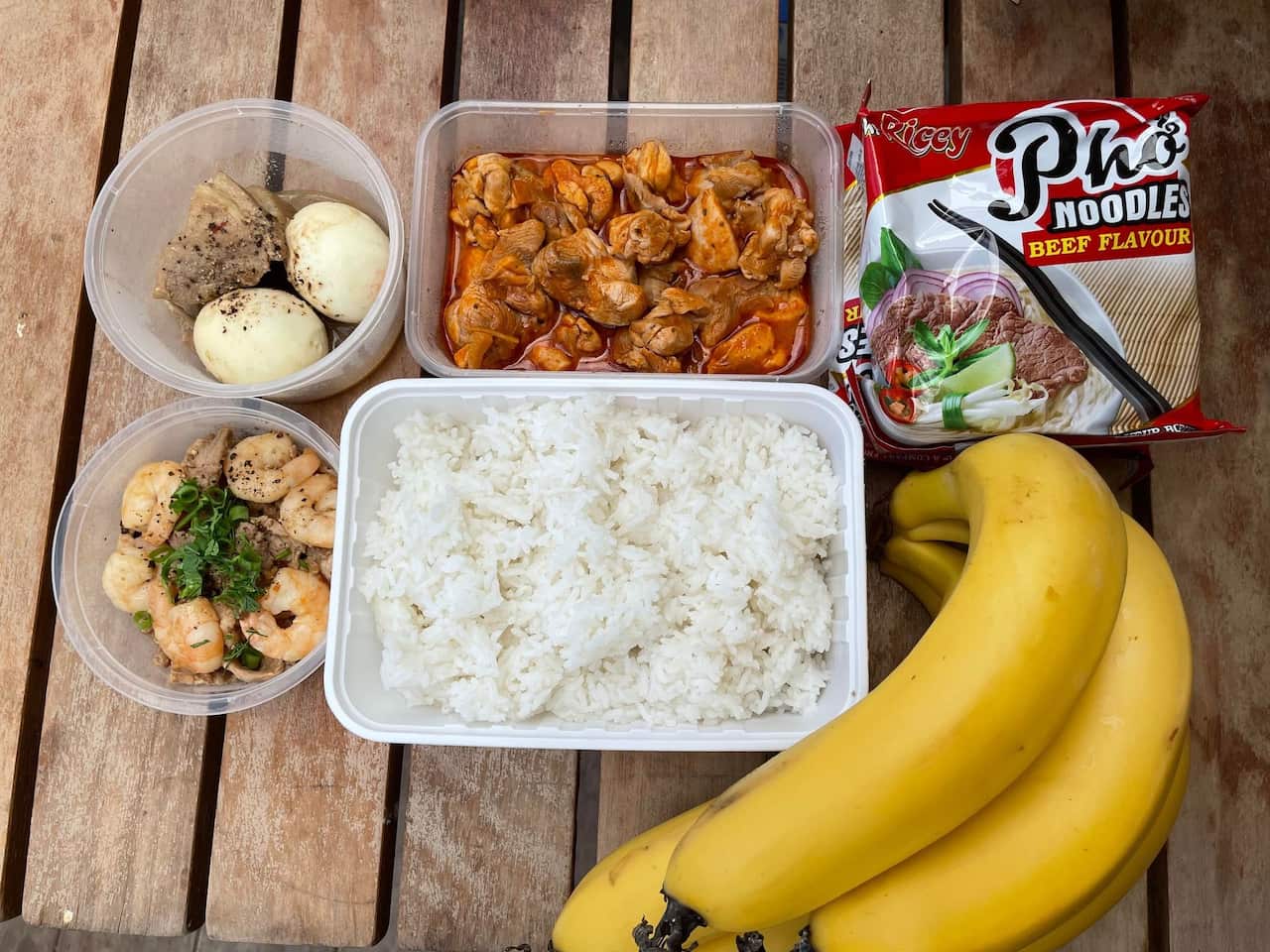 Butter chicken, braised pork, prawns are some of the dishes Giang cooks and delivers to people in need