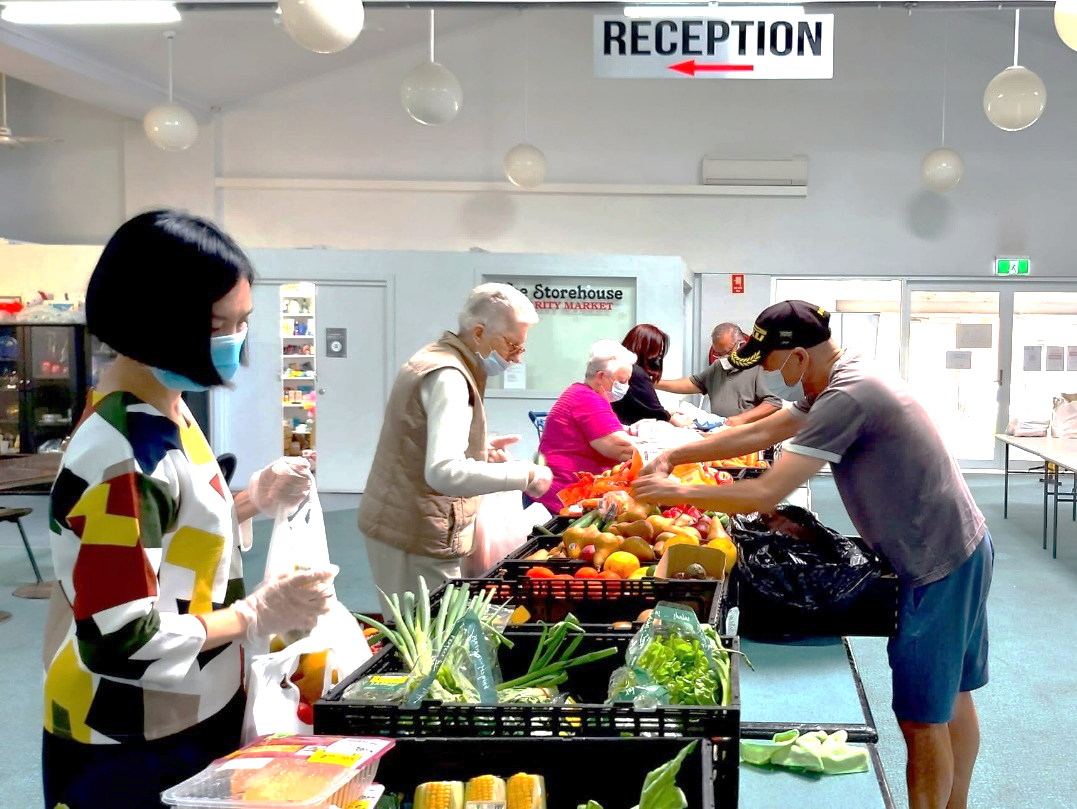 Food parcels preparation