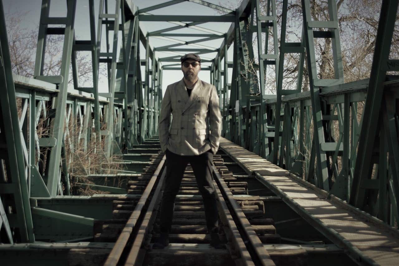 Paolo Vallesi ha vinto il Festival di Sanremo nel '91 tra le Nuove proposte con il brano 'Le persone inutili' ed è arrivato terzo l'anno seguente tra i big